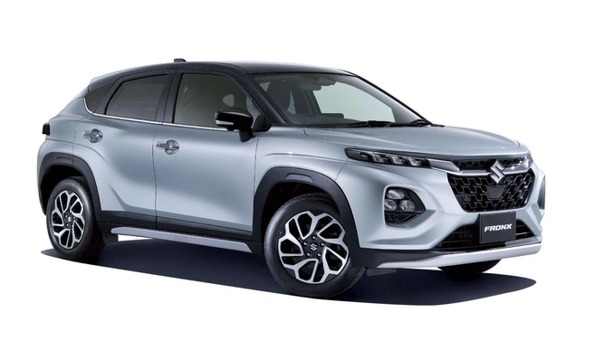 Переднеприводный Suzuki Fronx длиной 4 метра предлагает на выбор несколько моторов объемом 1–1,5 литра, но мощность всех&nbsp;— в пределах 100&nbsp;л.&nbsp;с. | Источник: Suzuki