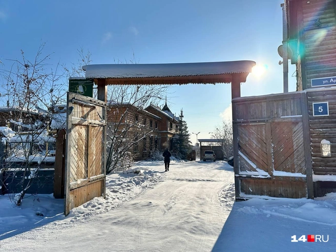 Стилизованный вход во двор | Источник: Илья Константинов / 14.RU