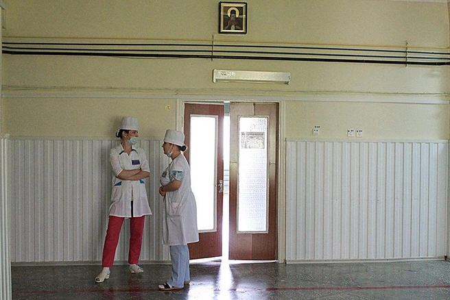 Доктор Давыдов на операции в Краснокаменске | Источник: Анна Хвостова
