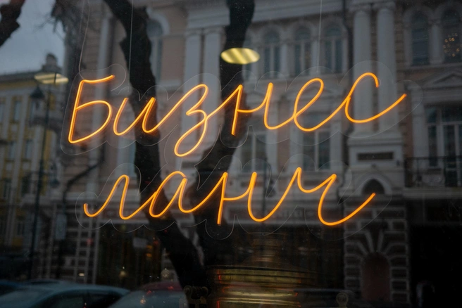 Посетители переходят в более демократичные ниши, а поход в ресторан становится редкостью | Источник: Buyvol_Elena
