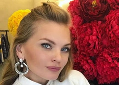 Елена Кулецкая удивила пикантным снимком