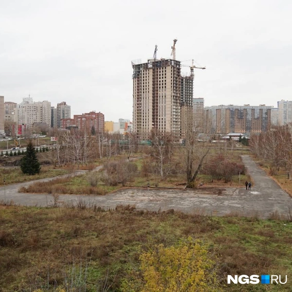 Так участок выглядел в 2023 году, территория явно была заброшена | Источник: Александр Ощепков / NGS.RU