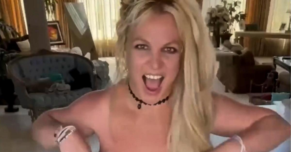 Еще один срыв Бритни Спирс: полуголая певица бросалась на гостей отеля