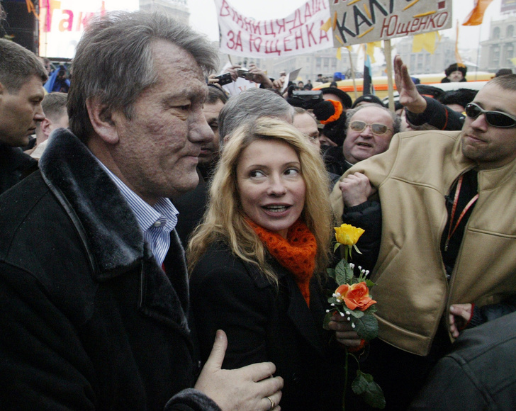 Фото №2 - Как непотопляемая Тимошенко сменила косу на локоны и появилась в политике вновь