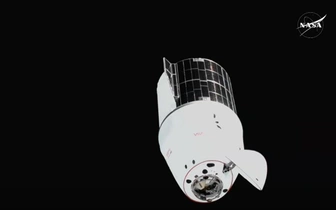 По расписанию: грузовой корабль Dragon пристыковался к МКС