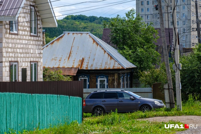 Но в целом коттеджи и избушки всегда где-то рядом | Источник: Булат Салихов / UFA1.RU