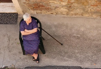 «Боюсь нашу соседку-колдунью. Не верю в магию, но она наводит на меня ужас»