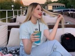 «Я верю, что она жива»: пять лет поисков пропавшей в море 17-летней Юлии Агиенко довели мать до истощения