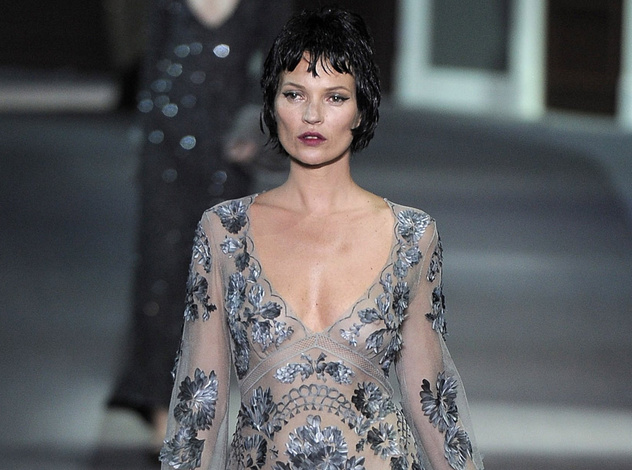 Кейт Мосс стала жгучей брюнеткой для Louis Vuitton
