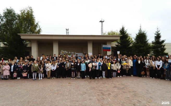 В частных школах тоже торжественно отмечают 1 сентября | Источник: «РОСТ» / 2GIS