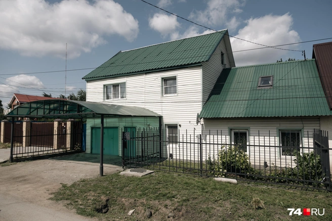 Большая часть построек вот такие. Не шикарные, но вполне крепкие дома | Источник: Наталья Лапцевич