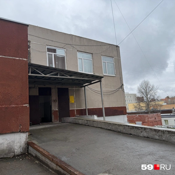 Столовая находится в отдельном здании | Источник: Наталья Пальникова / 59.RU