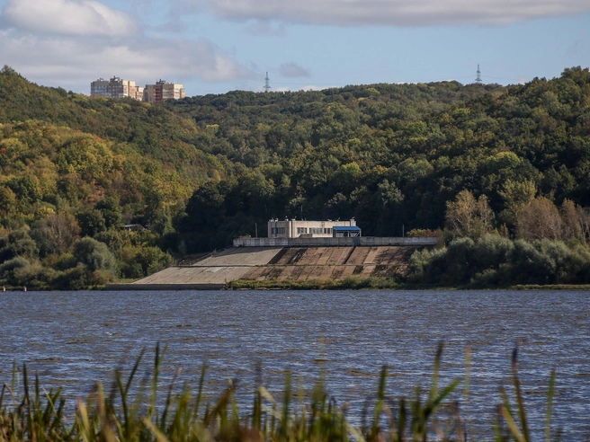 На фотографии изображен участок, где может быть построен новый мост. | Источник: Наталья Бурухина / NN.RU