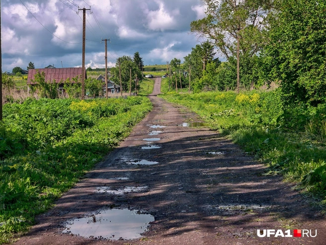 Побочная улица в селе | Источник: Булат Салихов / UFA1.RU