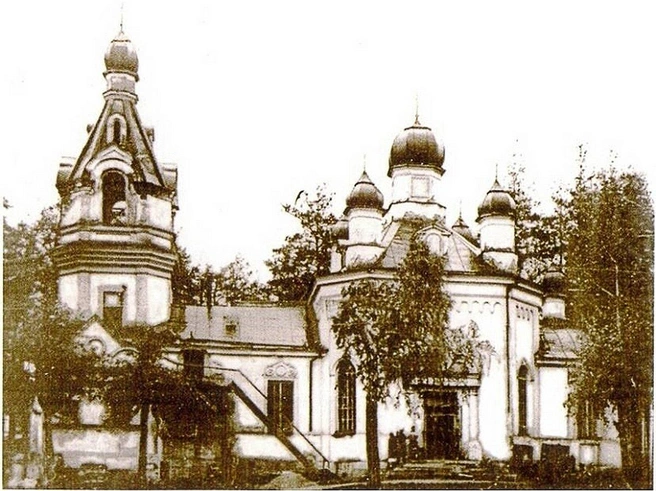 В начале ХХ века Михайло-Архангельская церковь представляла из себя каменное одноэтажное здание с колокольней, крытое железом, с 7 главами. Самый большой колокол весил 9 пудов 18 фунтов.
