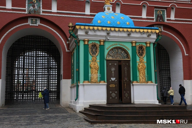 Туристы хотят посмотреть на Красную площадь | Источник: Артем Устюжанин / MSK1.RU