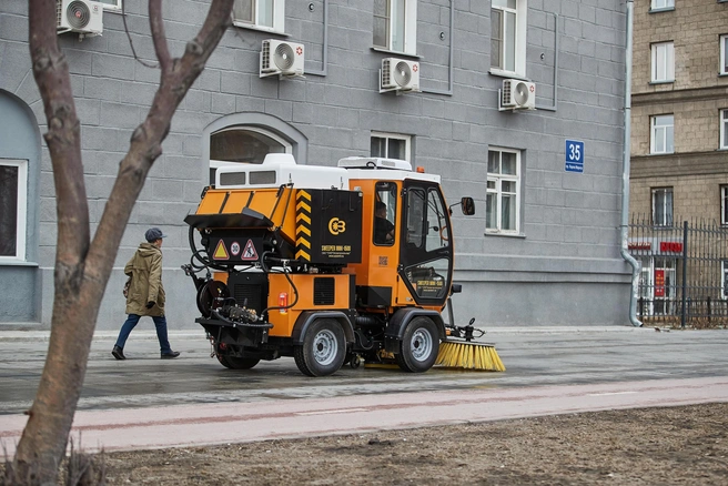 Сейчас готовность спецтехники к зиме составляет 98% | Источник: Александр Ощепков / NGS.RU