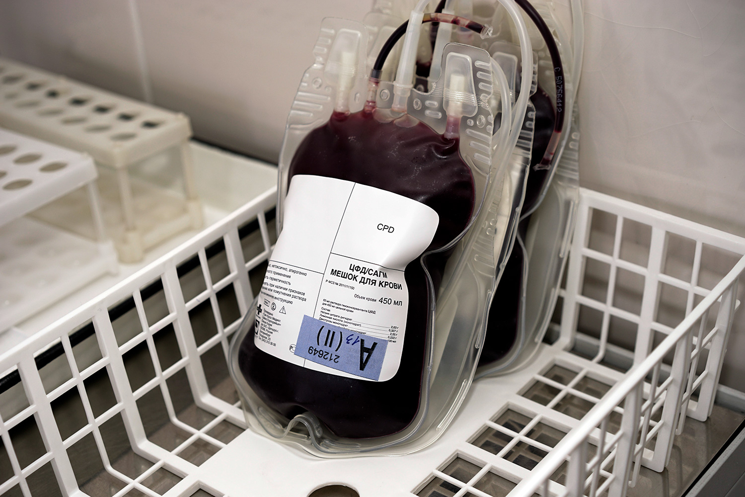 Транспортировка донорской крови. Холодильник с донорской кровью. Холодильники с кровью доноров.