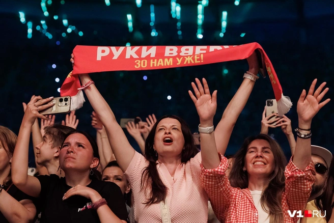 Смелое заявление фанаток! | Источник: Алексей Волхонский / V1.RU