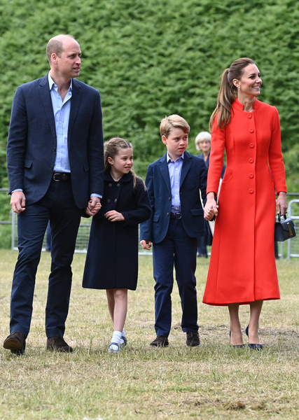 Луи наказали? Младшего сына Кейт и Уильяма оставили дома после первого дня празднований юбилея королевы