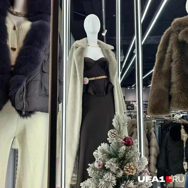 Корсет и аталсная юбка&nbsp;— непобедимое комбо | Источник: Булат Салихов / UFA1.RU