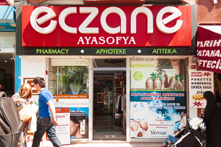 Фарма-шопинг вместо сувениров: какие лекарства скупают в Турции русские туристы