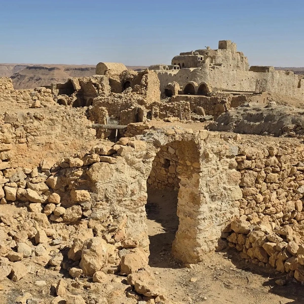 «Городок хоббитов» и подземный дом на 8 семей в пустыне: россиянин рассказал, зачем стоит лететь в Ливию