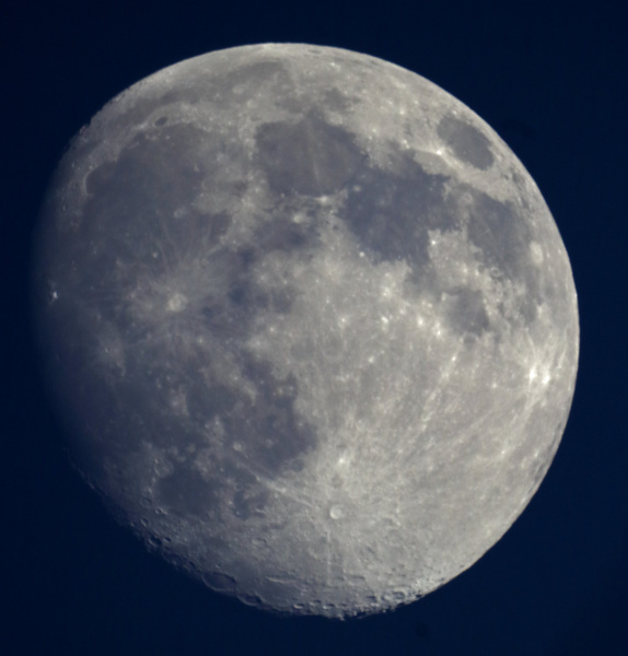 Как выглядит Луна через обычный московский телескоп (видео)