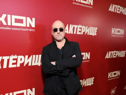 Нагиев снова мачо, Захарова в коже, молодая невеста Лепса с красавицей мамой: премьера сериала «Актерище»