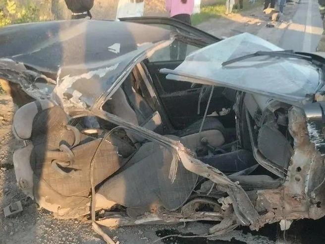 Автомобиль получил серьёзные повреждения в результате дорожного происшествия | Источник: читатели V1.RU