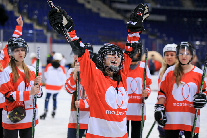 Настоящий хоккей: чему девушки могут научиться у брутального вида спорта