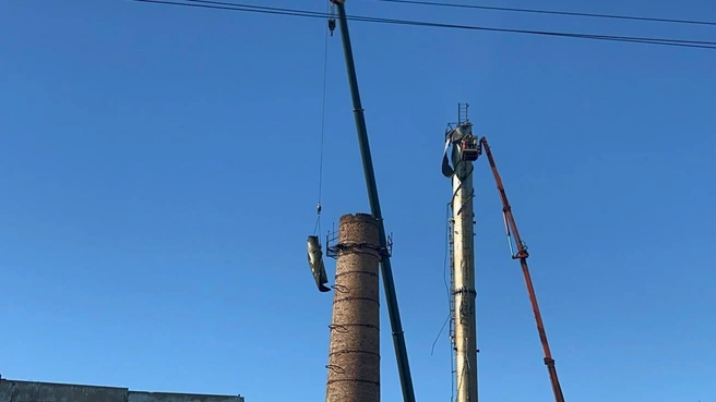 Помогли альпинисты. Надломившуюся трубу котельной в Борзе сняли, не дожидаясь весны | Источник: администрация Борзинского округа
