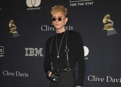 Machine Gun Kelly частично «сменил» цвет кожи