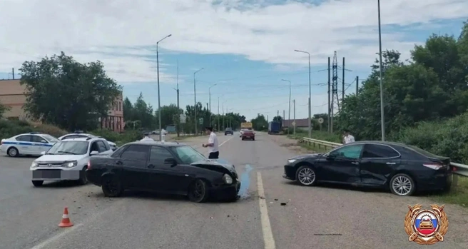 Водители двух легковушек пострадали после ДТП на перекрестке | Источник: Госавтоинспекция Ставропольского края