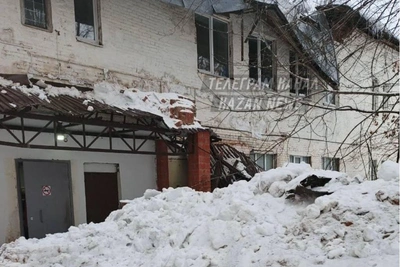 Крыша здания с хостелом обрушилась в Казани