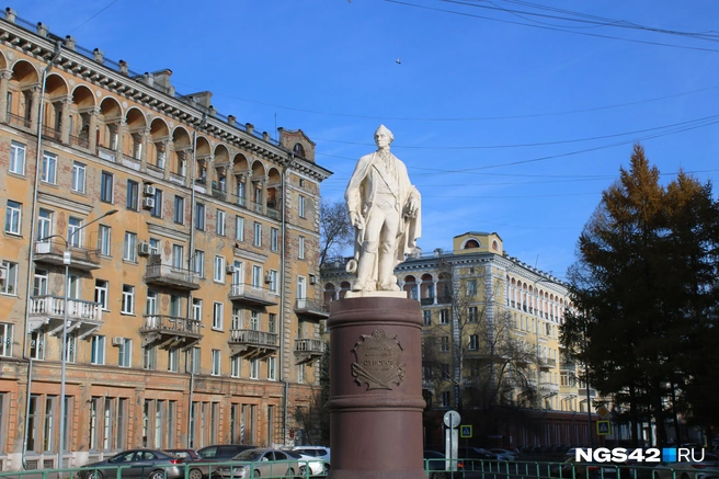 Суворова из гипса сделали в 1959 году, а в 2009-м&nbsp;— отреставрировали | Источник: Игорь Епифанцев / NGS42.RU