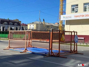 Асфальт провалился у ДП-1 | Источник: Надежда Ефимова / 14.RU