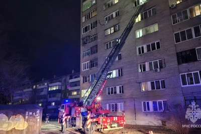 Абаканские пожарные спасли мужчину из горящей квартиры