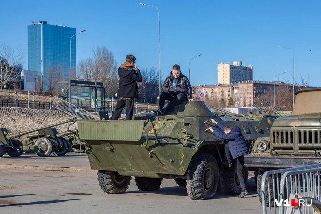 БТР так и просит: «покрась меня» | Источник: Константин Завриков / V1.RU