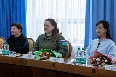 Мэр Южно-Сахалинска обсудил с активистками помощь участникам СВО