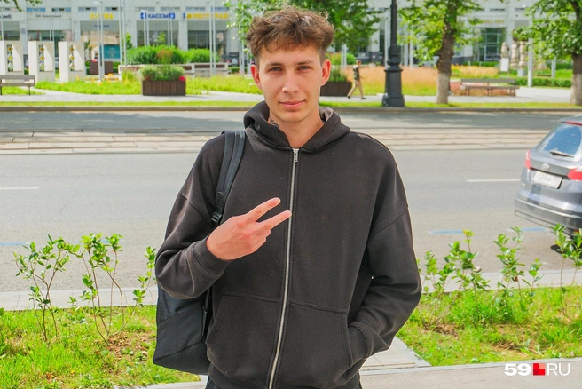 Антон считает, что сначала надо заработать денег, а уже потом создавать семью | Источник: Тимофей Калмаков / 59.RU