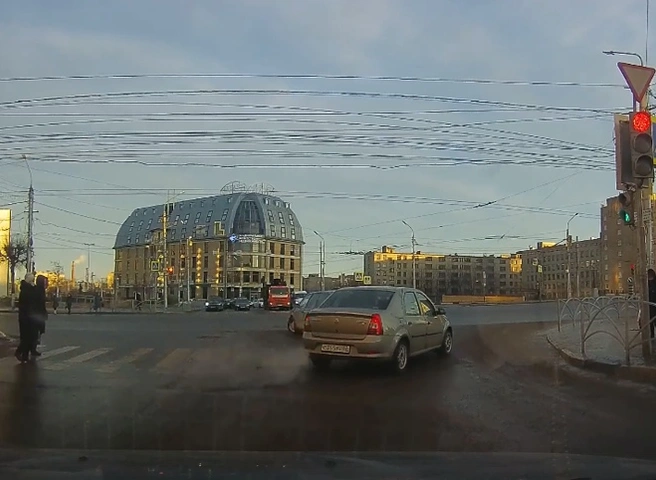 В центре Рязани засняли наглого нарушителя ПДД | ya62.ru