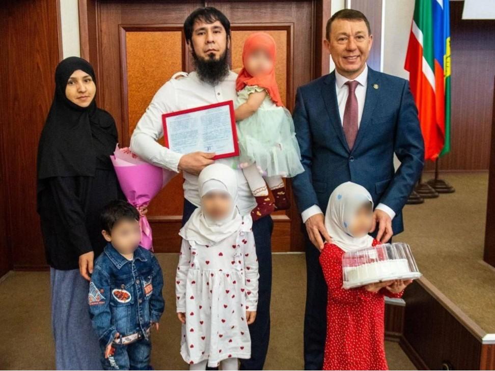 «Мы помним эти скандальные случаи — в Мытищах, Нижнекамске…»: депутат призвал проверить выдачу жилищных сертификатов