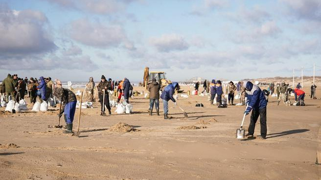 Отдых в Анапе с легким запахом мазута. Морской геолог — о последствиях экокатастрофы в Черном море