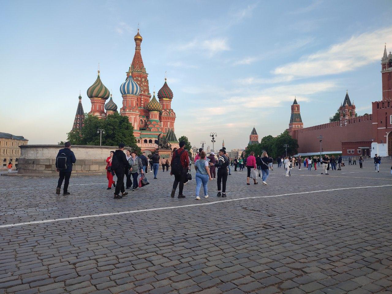 Почему перекрыли красную площадь сегодня. Красная площадь. Московский Кремль и красная площадь. Красная площадь лето. Красная площадь Москва сейчас.