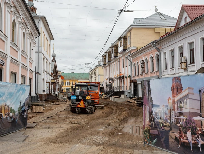 На входе в переулок со стороны Кирова установлены плакаты с визуализацией проекта | Источник: Александр Куренной / 76.RU