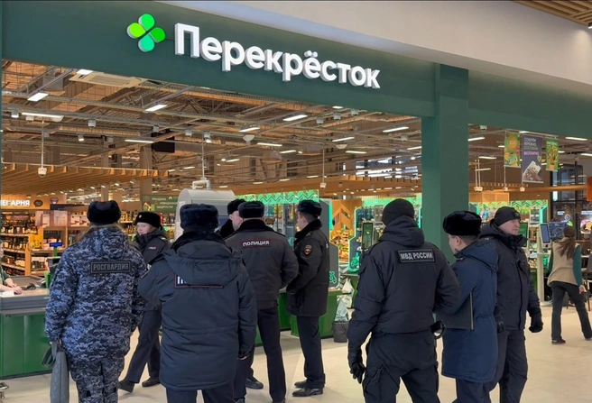 Опустеют ли полки? В X5 Retail Group прокомментировали рейды полиции по «Перекресткам»