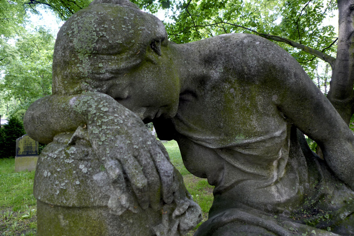 Можно ли беременным посещать кладбища: что об этом говорят священники и суеверия