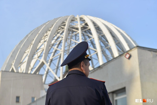 Сотрудники МВД второй день ждут зарплату | Источник: Артем Устюжанин / E1.RU