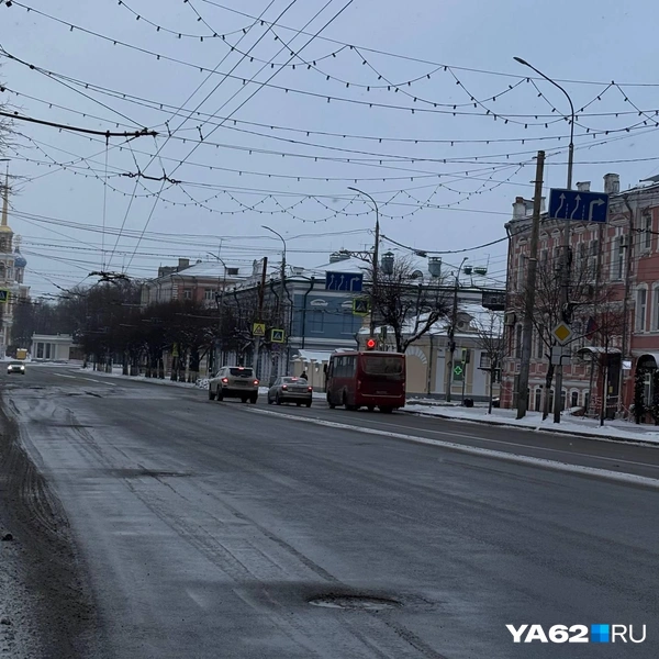 Или такое маленькое количество транспорта, а не поток? | Источник: Виктория Улитова / YA62.RU